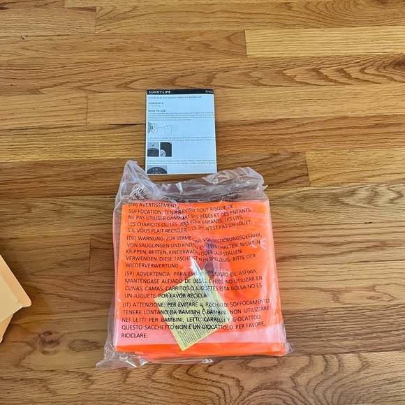 SunnyLife Suns Out Buns Out Pool Float - Picture 4 of 4